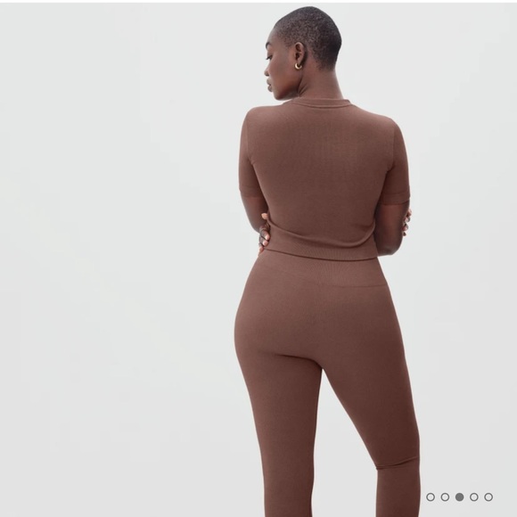 Everlane Seamless Bike Short and Tee in Acorn - Picture 5 of 8